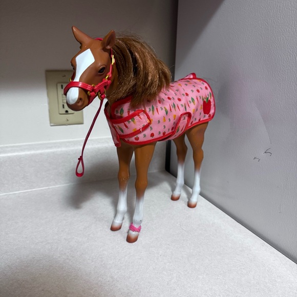 Our generation Horse Pink Strawberry Blanket - Picture 1 of 5